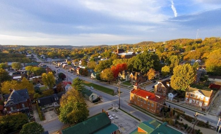 20 Small American Towns That Come Alive with Lush Parks and Historic Botanical Gardens