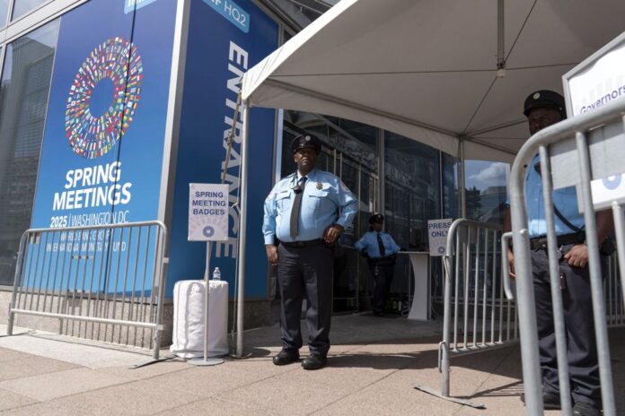 Les tuteurs internationaux donnent et ordonnent en Haïti
