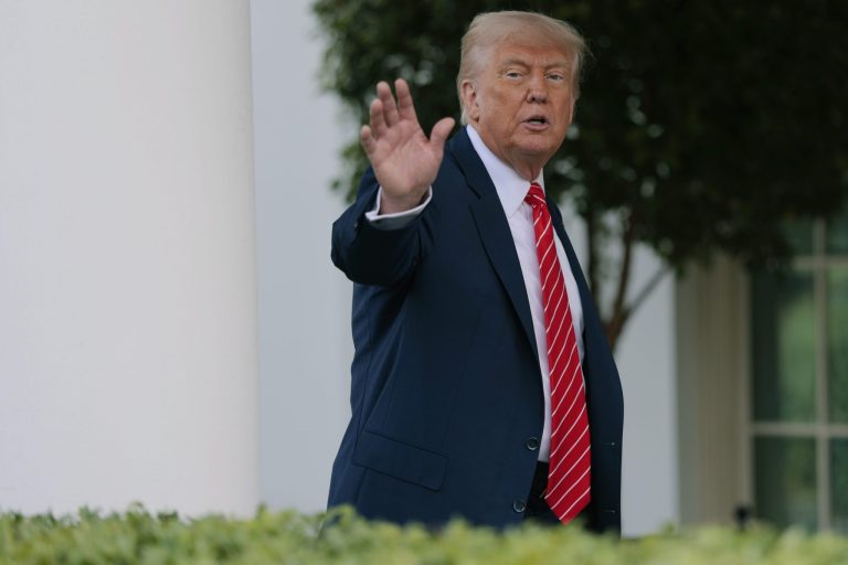 Trump set to accept luxury jet as gift from Qatar, ABC says