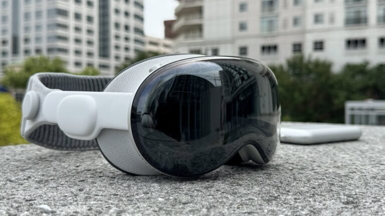 New Apple Vision Pro devices from 2025 to 2028