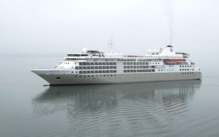 Luxury Cruise Passengers Rescued After Fast Tides Left Them Stranded on Remote Island