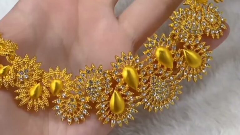 2025 New Design Gold Necklace Set for Women.