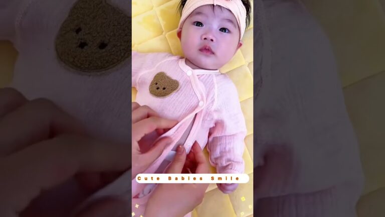 How much does a beautiful girl care for children 🤱🥰 #Shorts #cute.