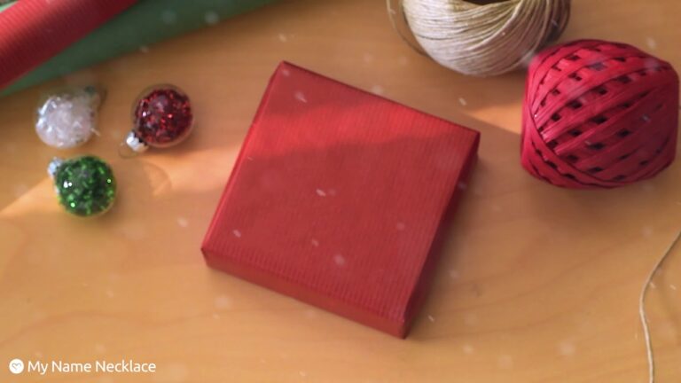 Unboxing The Perfect Personalized XMAS Gift for Mom | Allegra – Link Bracelets@MyNameNecklace.com