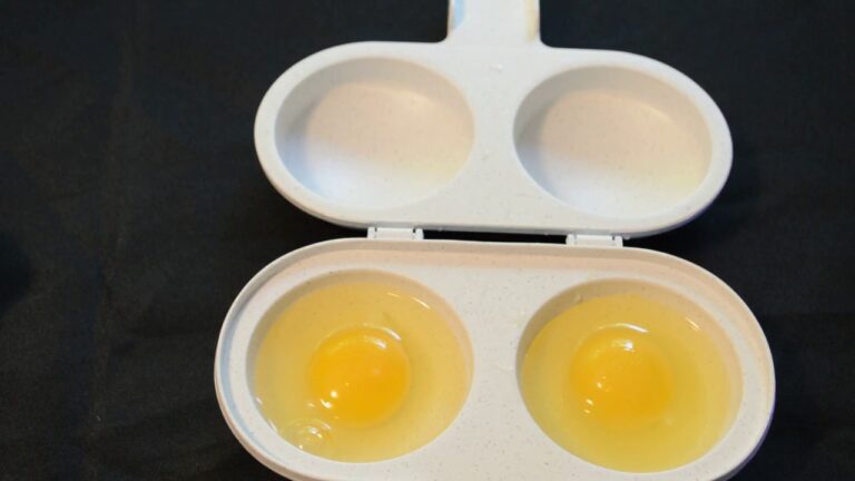 Nordic Ware 2 Cavity Egg Poacher Kitchen Cooking Gadget Review