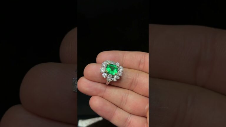 Women’s ring natural emerald 3cts #emeralds #ring #diamondring