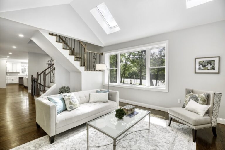 17 Tips on How to Stage a House Inexpensively