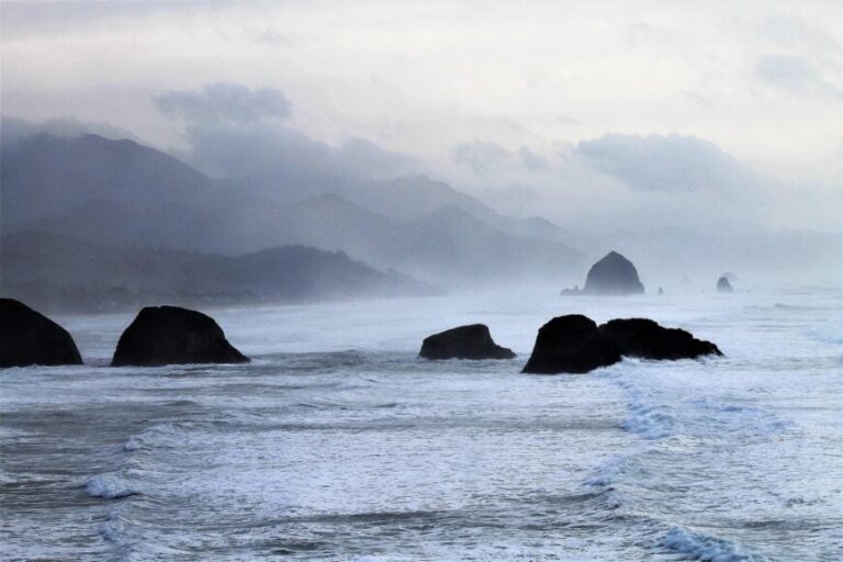 16 Scenic Small Towns Living on the Edge of Oregon’s Coastal Cliffs