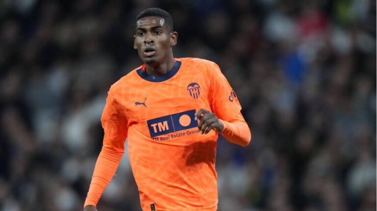 Arsenal agree deal to sign Valencia’s Cristhian Mosquera