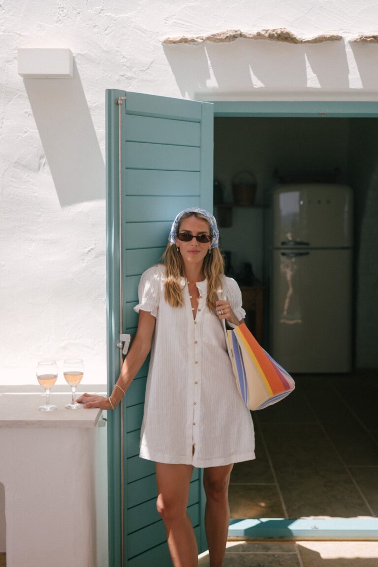 Cycladic Whites Recast: Monochrome Moments