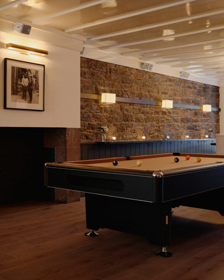 Jac’s on Bond Beckons Guests to Overstay Their Welcome