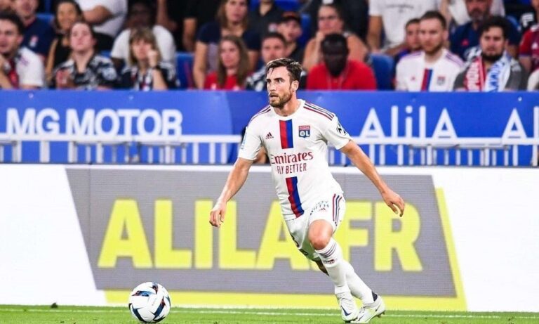 Everton and West Ham in battle to sign Nicolas Tagliafico