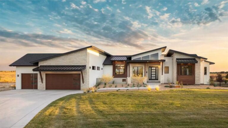 Modern 4-Bedroom Mountain-Style Kelowna Home with Courtyard and 3-Car Garage (Floor Plan)
