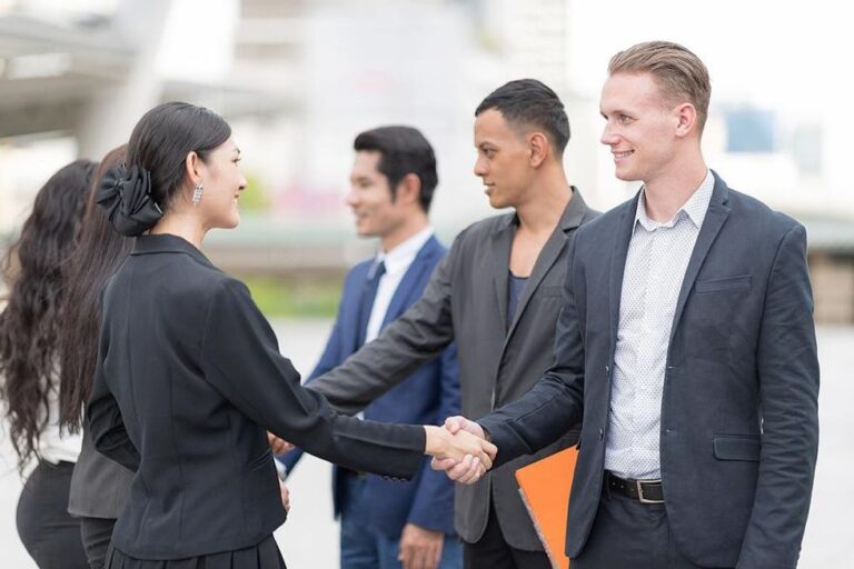4 Ways To Improve Your LinkedIn Presence