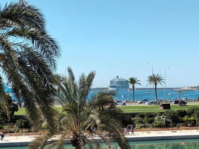 10 Totally Walkable Cruise Ports That Don’t Need an Excursion