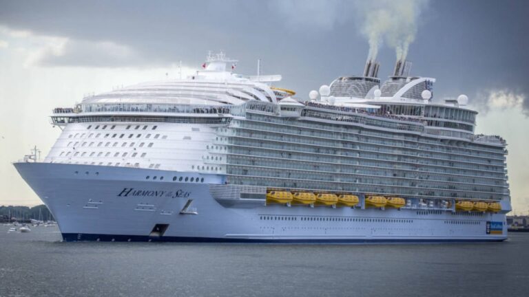 Harmony of the Seas Suffers Overnight Power Outage and Propulsion Issues