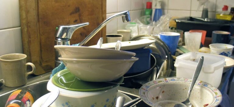 Hostel Etiquette – How To Make Friends (And Not Be A Jerk)