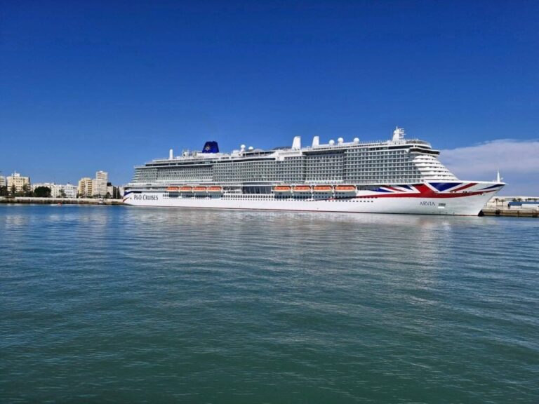 10 Biggest Cruise Ships in The World (2025 Ranking)