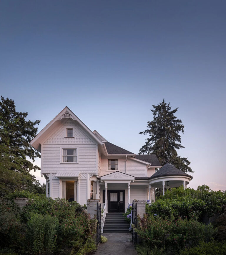 An 1890s Queen Anne Victorian homestead in Portland