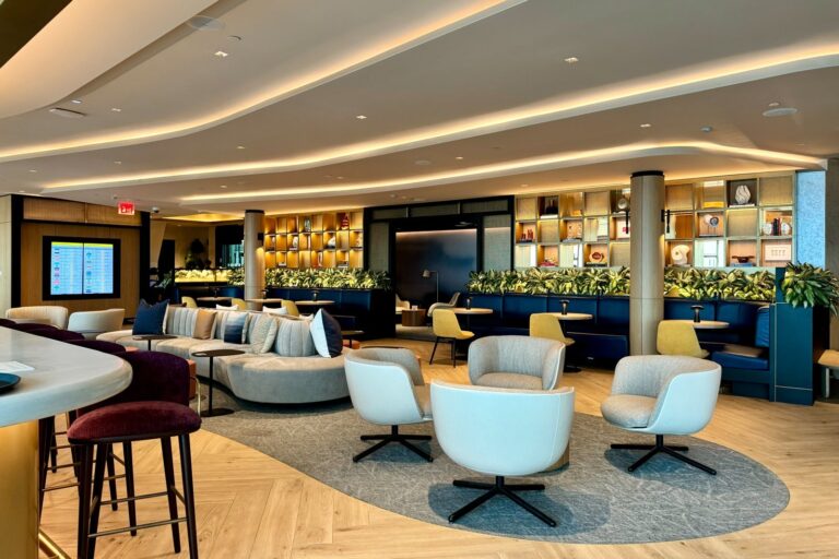The least expensive cards for airport lounge access