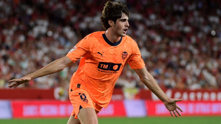 Manchester United still keen on signing Valencia midfielder Javi Guerra this summer
