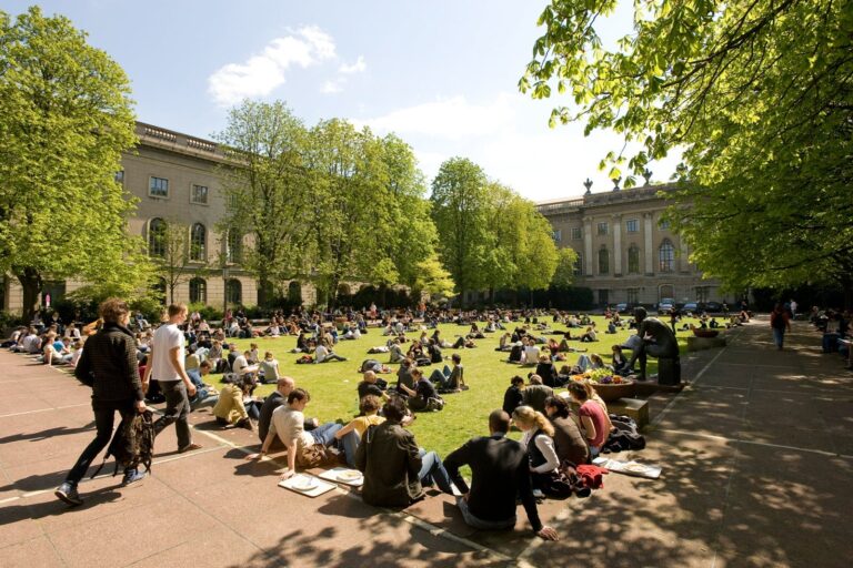A guide to paying college tuition with a credit card