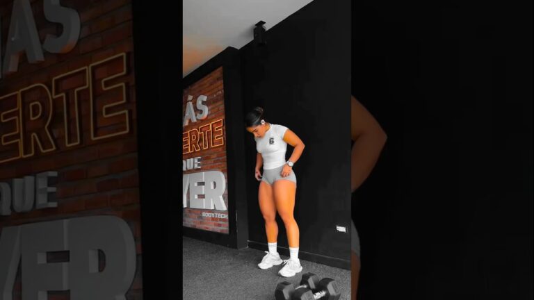 Gym Girl Glutes & Legsday Warmup 🔥🍓🍓 #crossfit #model #fitness #gymlover #legsday #glutes #latino