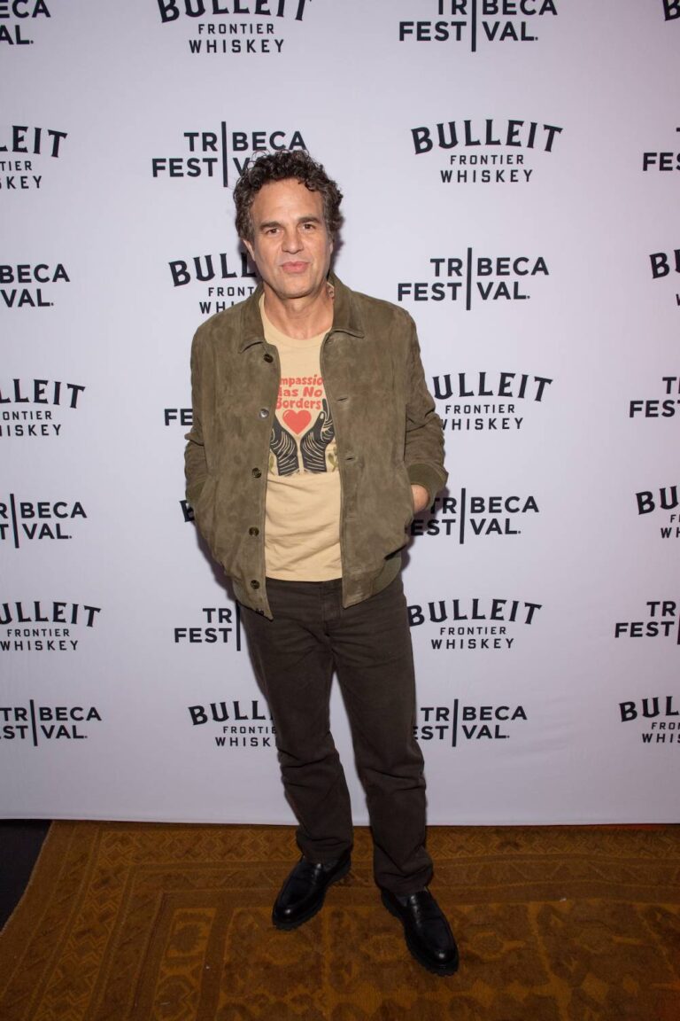 Mark Ruffalo Recalls Dreaming of Punching Ryan Reynolds