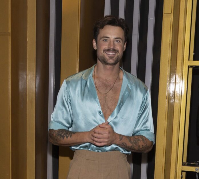 GettyImages-2242147058-dylan-efron-dancing-with-the-stars-injury-broken-nose-e1761435709452.jpg