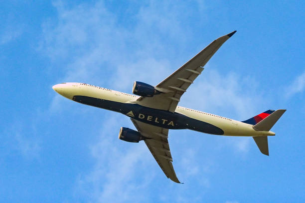 delta-air-lines-airbus-a330-in-flight.jpg
