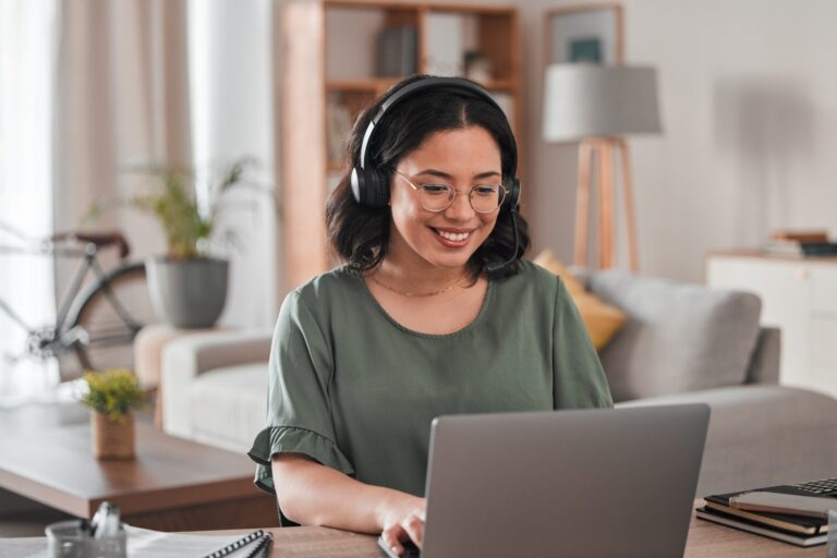 10 Companies With Jobs for Remote Virtual Assistants
