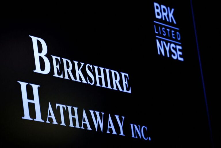 Berkshire profit rises, cash soars to record