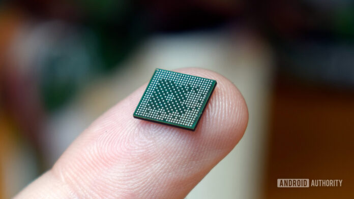SoC-chipset-processor-on-finger.jpg