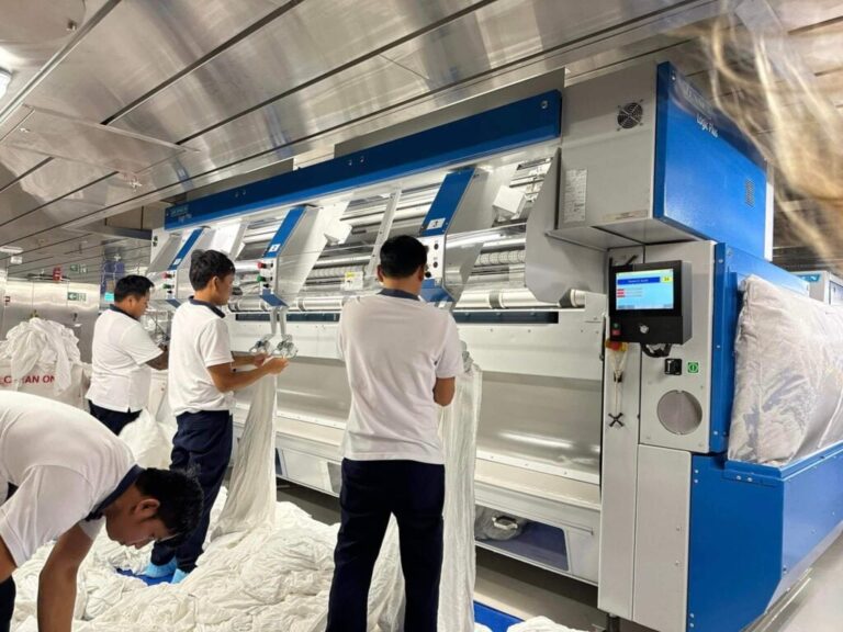 Here’s Why Cruise Ship Workers Prefer Cash Tips